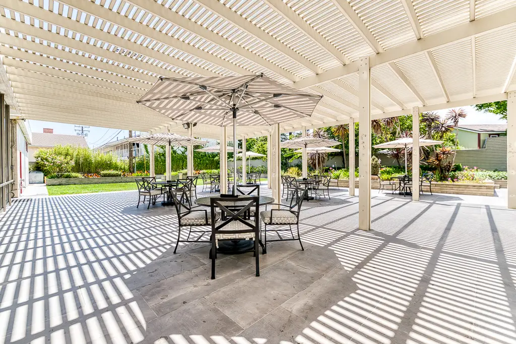 Outdoor Dining Area Outdoor Dining Area